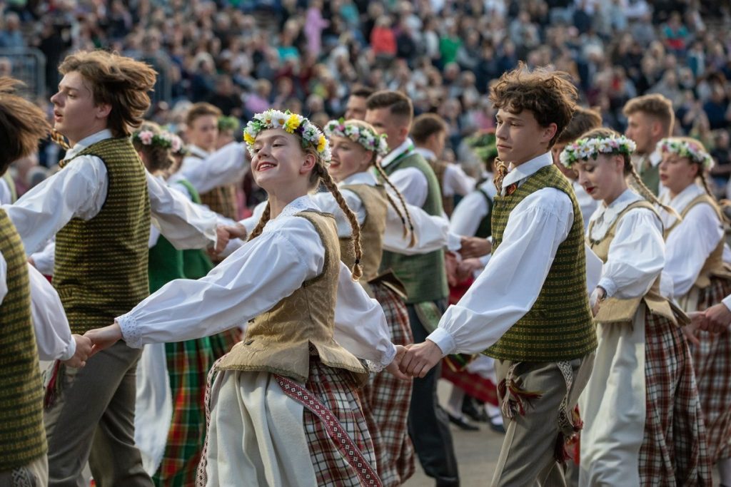 100-mečio tradicijų atspindžiai regioninėje dainų šventėje „Teka saulelė“ Šiauliuose