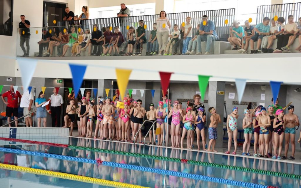 1120 antrokų įteikti plaukimo pažymėjimai