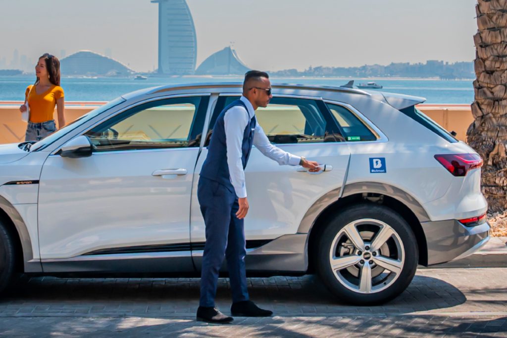 Indijos „BluSmart“ išbando savo pavėžėjimo paslaugą Dubajuje
