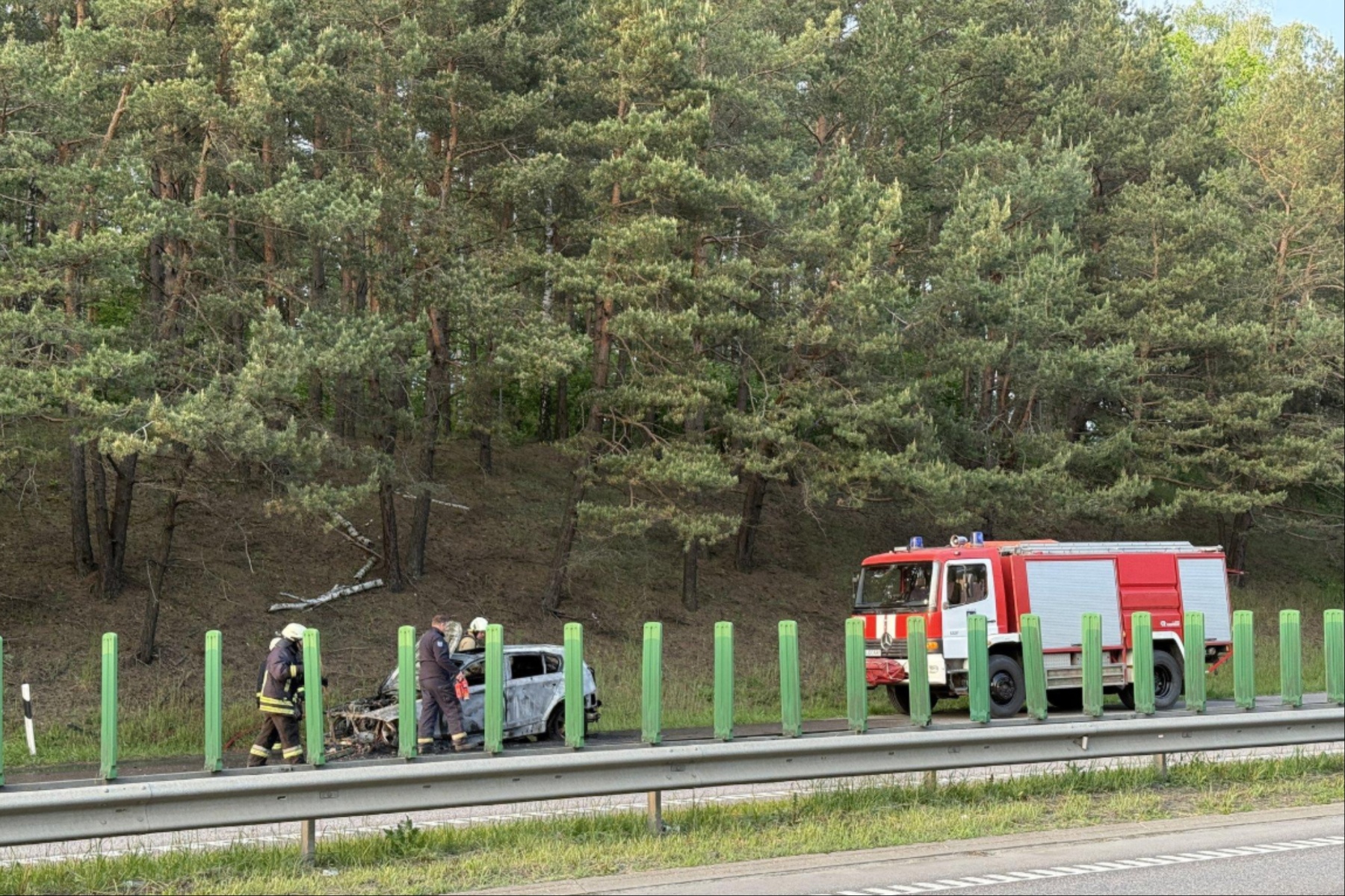 A1 Vilnius-Kaunas: Užsidegė automobilis!