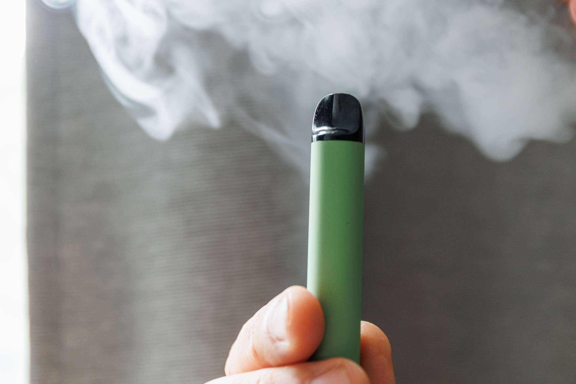 „Ecodumui“ – didelė bauda už e. cigarečių prekybos pažeidimus