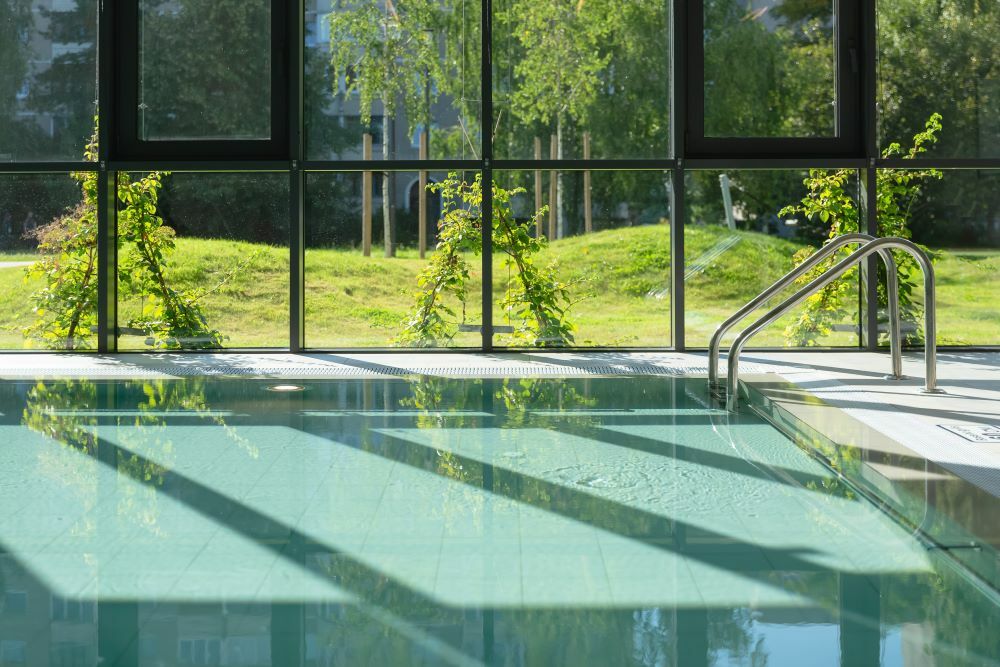 Parodė, kaip atrodo naujai kuriami Vilniaus darželiai: pažintiniai takai, baseinai, šiuolaikiška architektūra