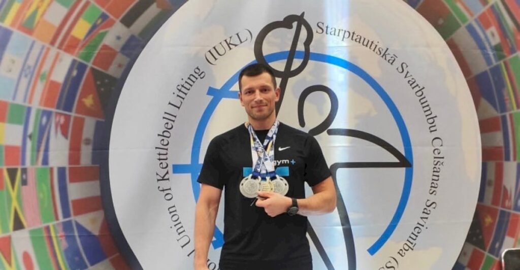 Alytiškis Romualdas Vaičiūnas – pasaulio svarsčių kilnojimo čempionas profesionalų kategorijoje!