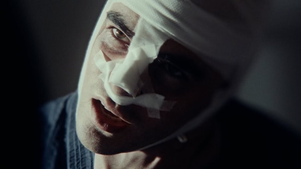 Gruodžio 26-ą į Šiaulius atvykstantis Rokas Yan pristato įspūdingą vaizdo klipą „Skauda“