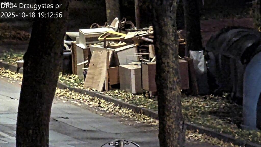 Spalio mėnesio netvarkingiausios komunalinių atliekų konteinerių aikštelės