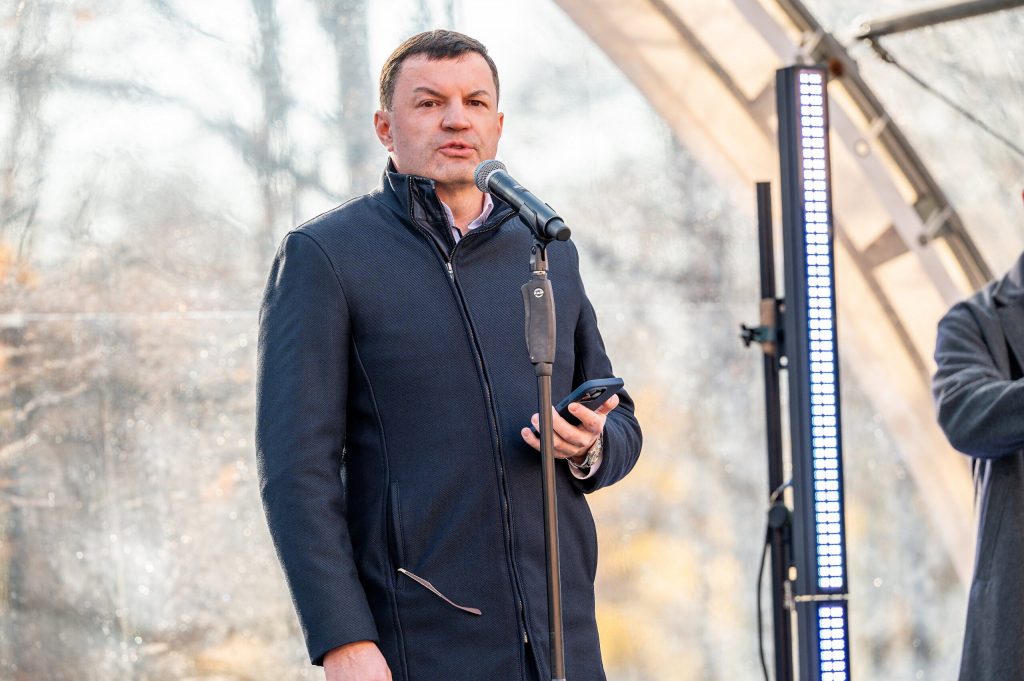 Kauno Mažajame ąžuolyne, šalia 2018 m. KPPAR įrengtų Verslo alėjos ir Pinigų kalno, oficialiai atidarytas modernizmui skirtų skulptūrų ansamblis – chamber.lt