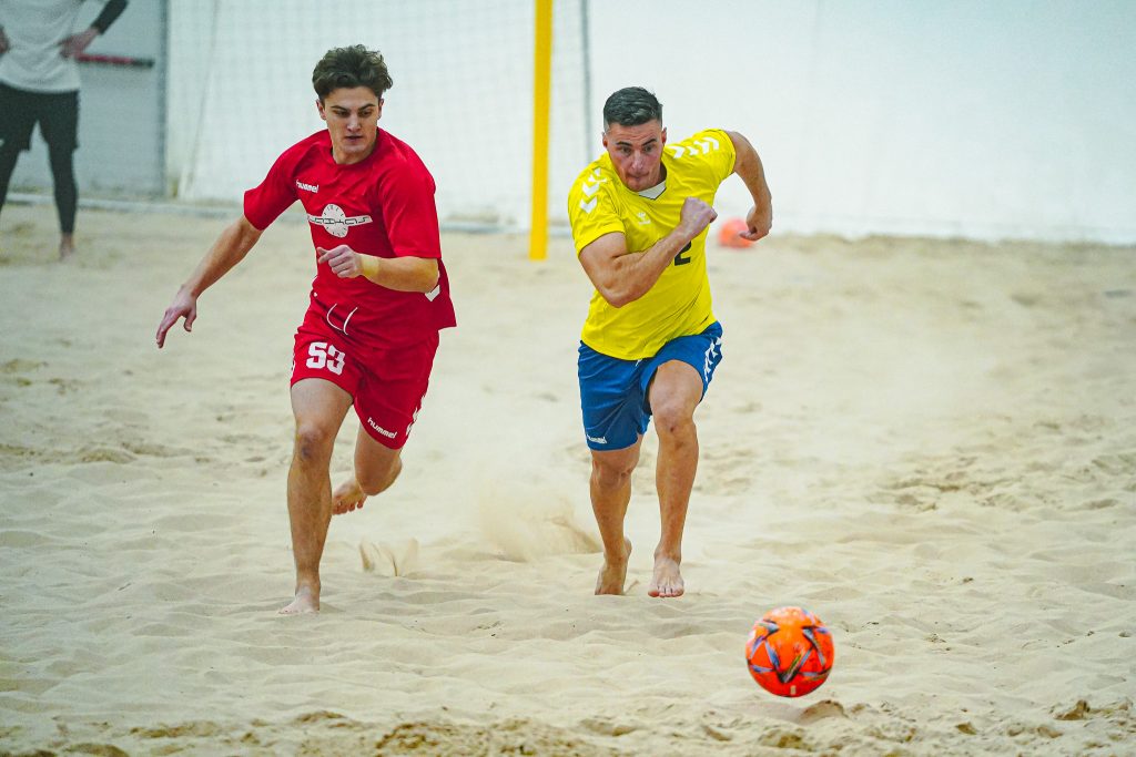 LFF kviečia dalyvauti paplūdimio futbolo žiemos taurės turnyre