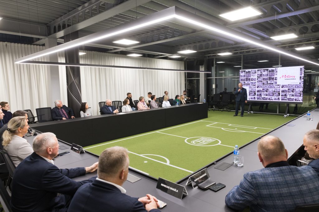 Proginėje knygoje – įamžintos moterų futbolo bendruomenės istorija