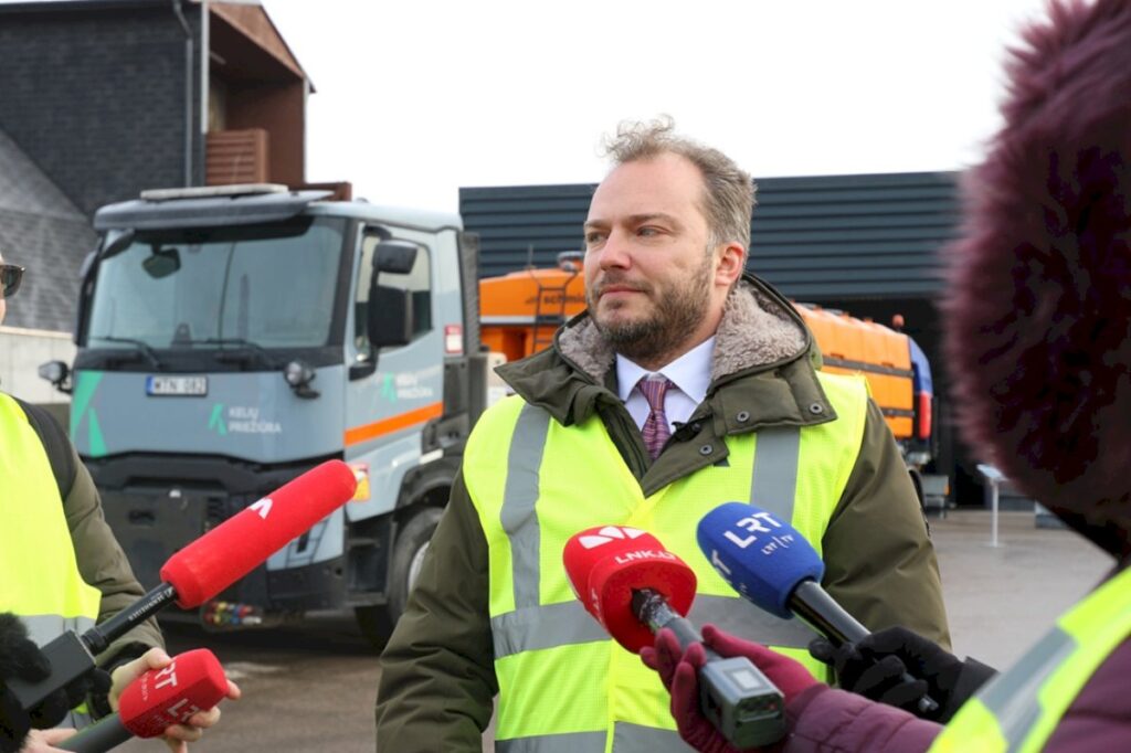 Ministras J. Taminskas: mitas, kad kelininkus žiema užklumpa netikėtai (+video)