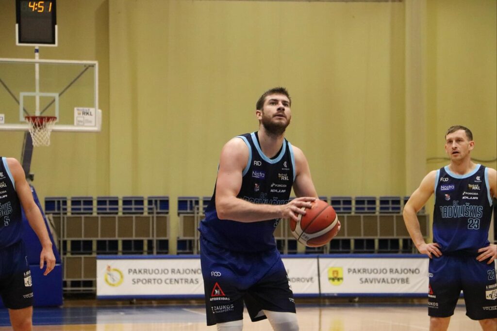 A diviziono lyderių mūšyje kritusi VDU ir B diviziono savaitės rungtynėse triumfavęs Radviliškis