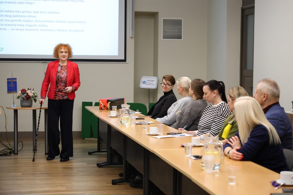 Naujas žvilgsnis į darbo aplinką: kaip amžius ir hormonai formuoja darbuotojo elgseną – chamber.lt