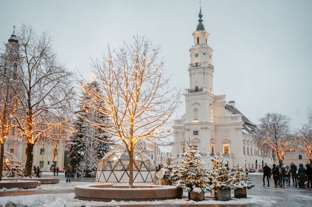 Švenčių laukimas Kaune įsibėgėja: Rotušės aikštėje – veiklų kupini savaitgaliai iki pat Kalėdų