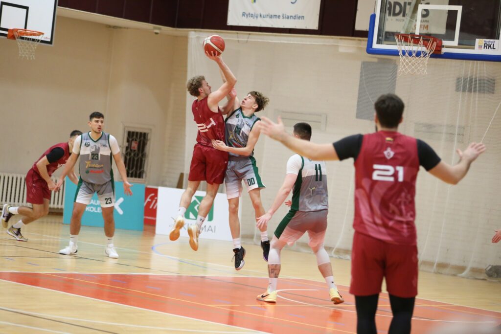 Tauragės „Tauragė“ namuose ramiai susitvarkė su VDU studentais