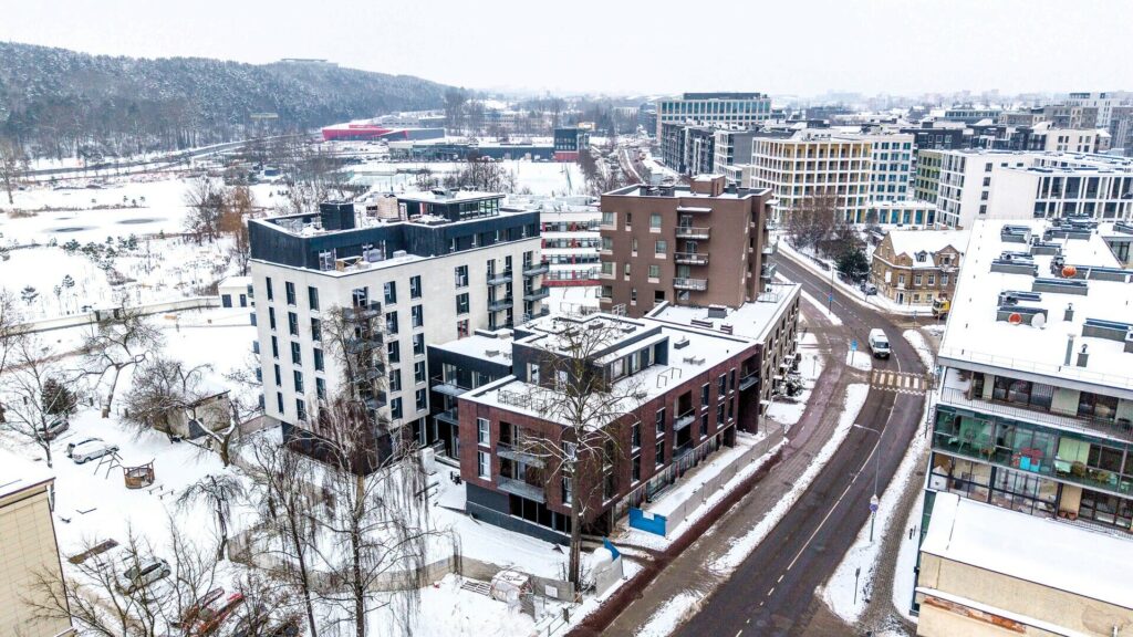 Vilniuje sparčiai artėja prie pabaigos gyvenamojo namo NEXTO statybos
