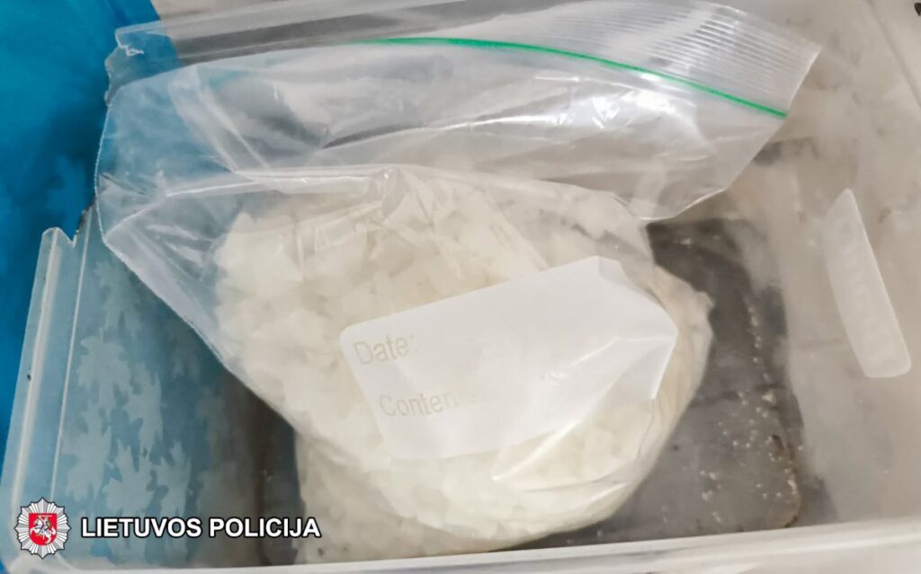 Vilniaus policija sulaikė įtariamąjį dėl narkotikų ir nelegalaus alkoholio platinimo