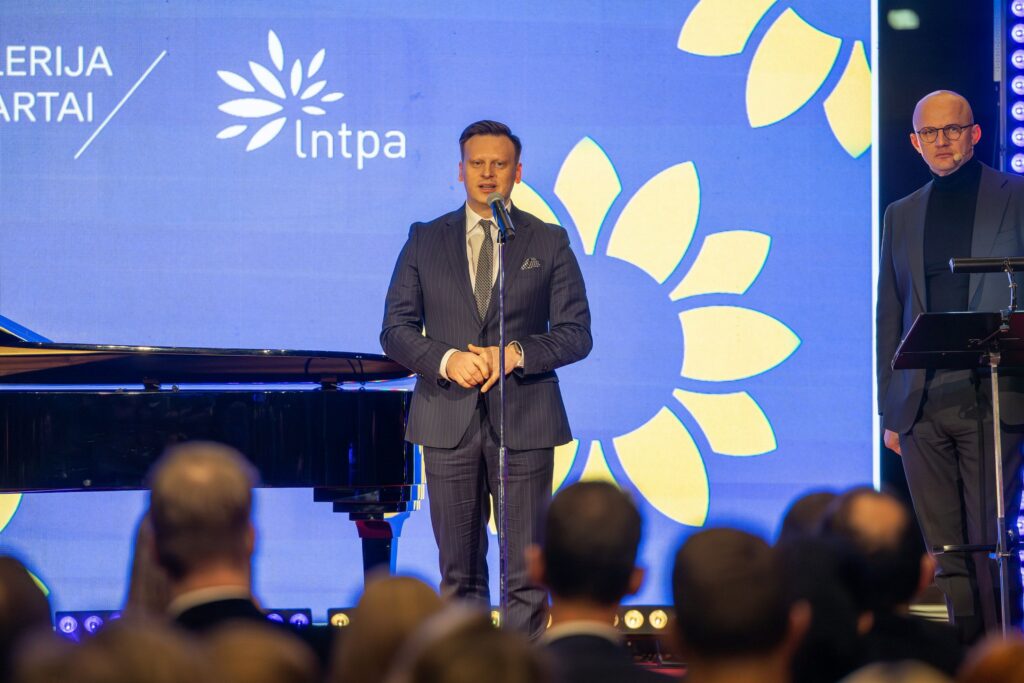 Vilniuje vykusiame aukcione surinkta parama Ukrainos karo našlaičių stovykloms