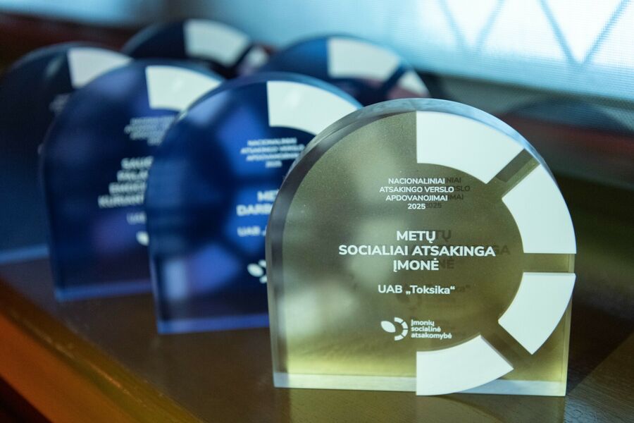 „Nacionaliniuose atsakingo verslo apdovanojimuose 2025“ įvertintos socialiai atsakingiausios šalies įmonės