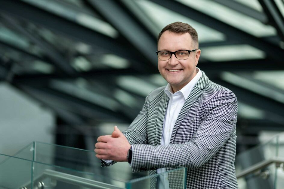 „Swedbank“ įspėja vairuotojus dėl artėjančių šalčių ir pataria, ką patikrinti