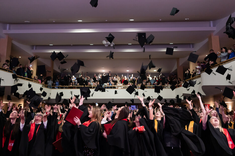 Klaipėdos universitete iškilmingai išlydėta 35-oji absolventų laida