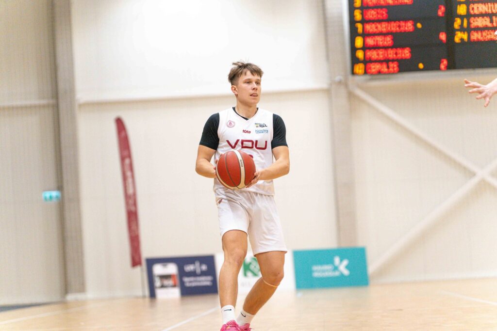 Nostra.lt-RKL A diviziono rungtynėse VDU užtikrintai nugalėjo Akmenės sporto centrą