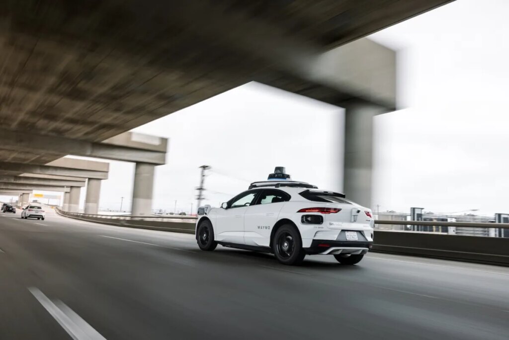 „Waymo“ beveik baigė 16 milijardų dolerių finansavimo etapą, vertinamas 110 milijardų dolerių