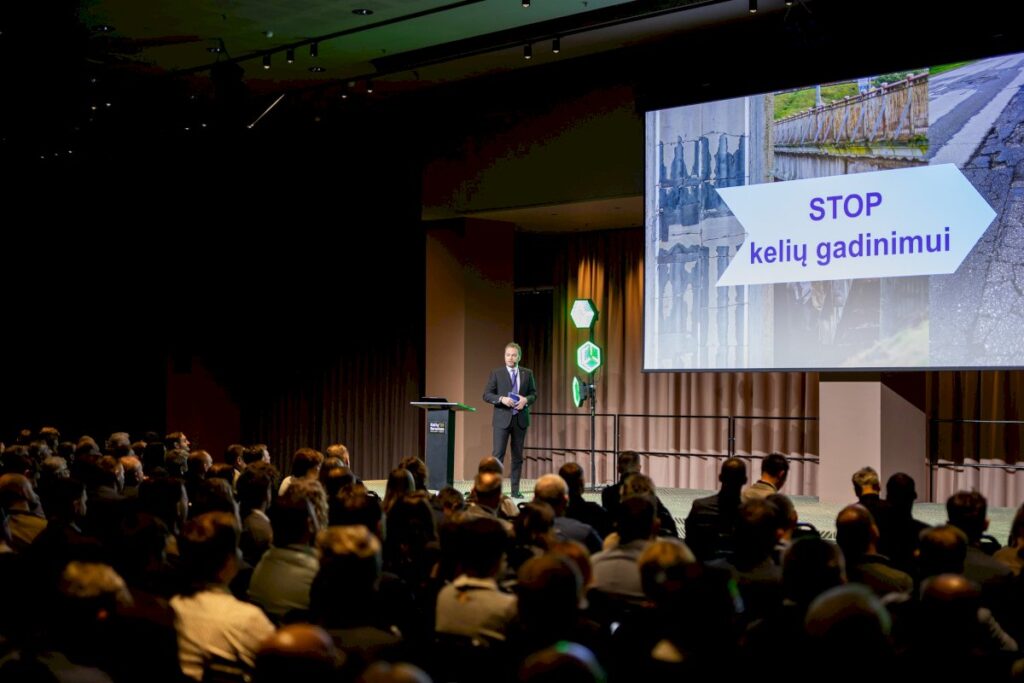 Susisiekimo ministras paskelbė apie akciją „STOP kelių gadinimui“