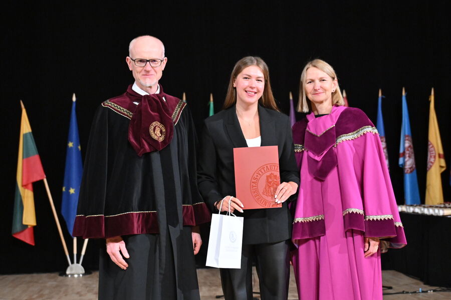 VDU paminėjo Vasario 16-ąją ir įteikė Rektoriaus emerito diplomą prof. dr. Juozui Augučiui