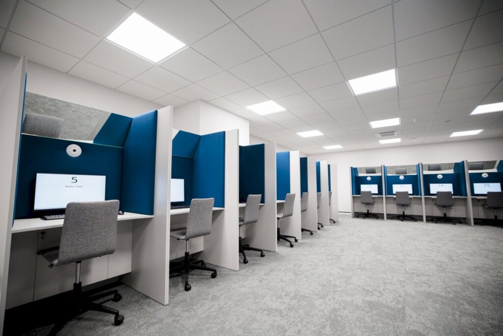 „Regitra“ teorijos egzaminą leis laikyti ir ukrainiečių kalba