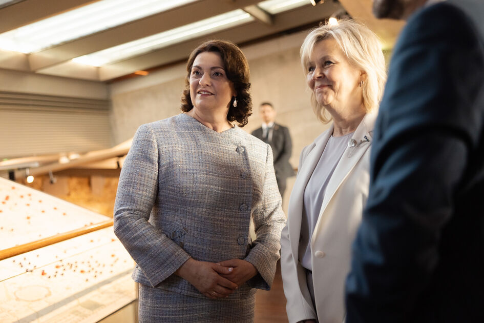 Pirmosios ponios Diana Nausėdienė ir Eva Pavlová lankėsi Valdovų rūmuose