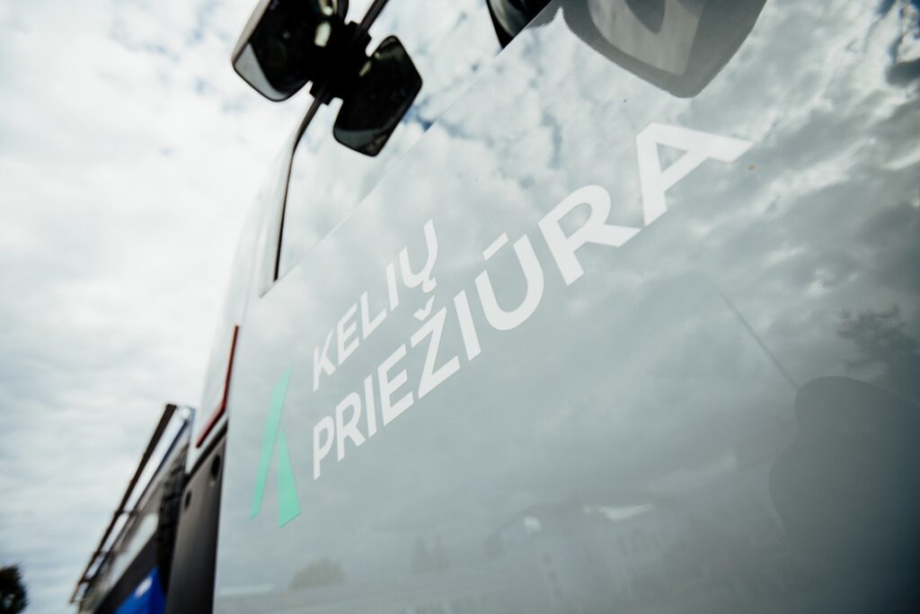 Kelių priežiūra – nuoseklus inžinerinis darbas: interviu su AB „Kelių priežiūra“ inžiniere Ieva Gerule