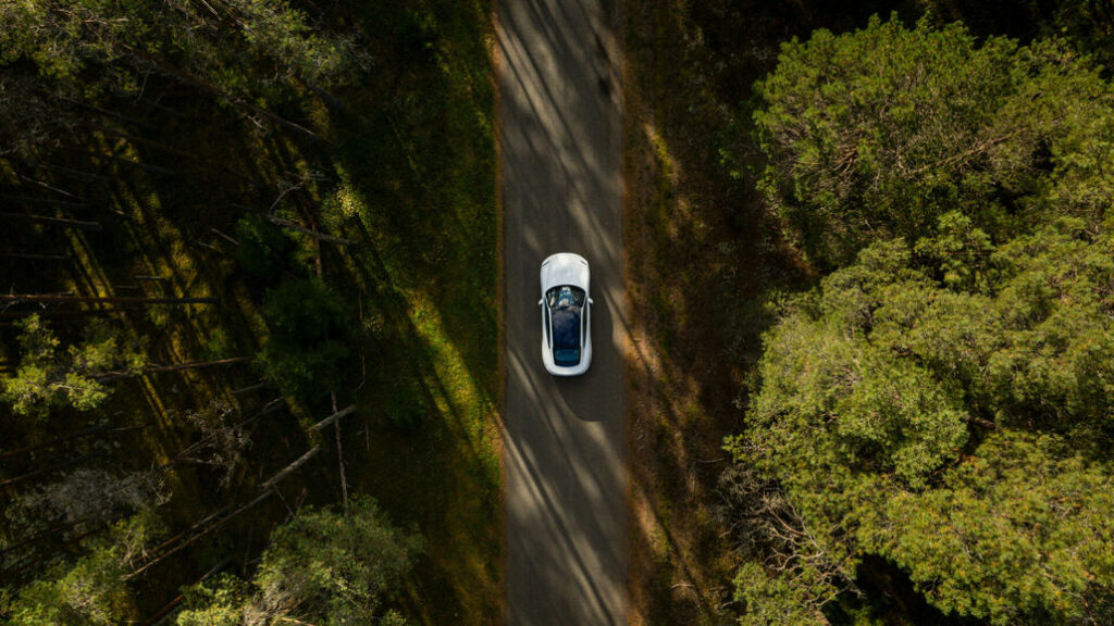 Geopolitinė įtampa ir degalų kainos kelia elektromobilių populiarumą Lietuvoje