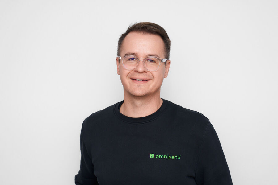 Vartotojų atsiliepimų svarba auga dirbtinio intelekto eroje, tačiau daugėja ir netikrų įvertinimų