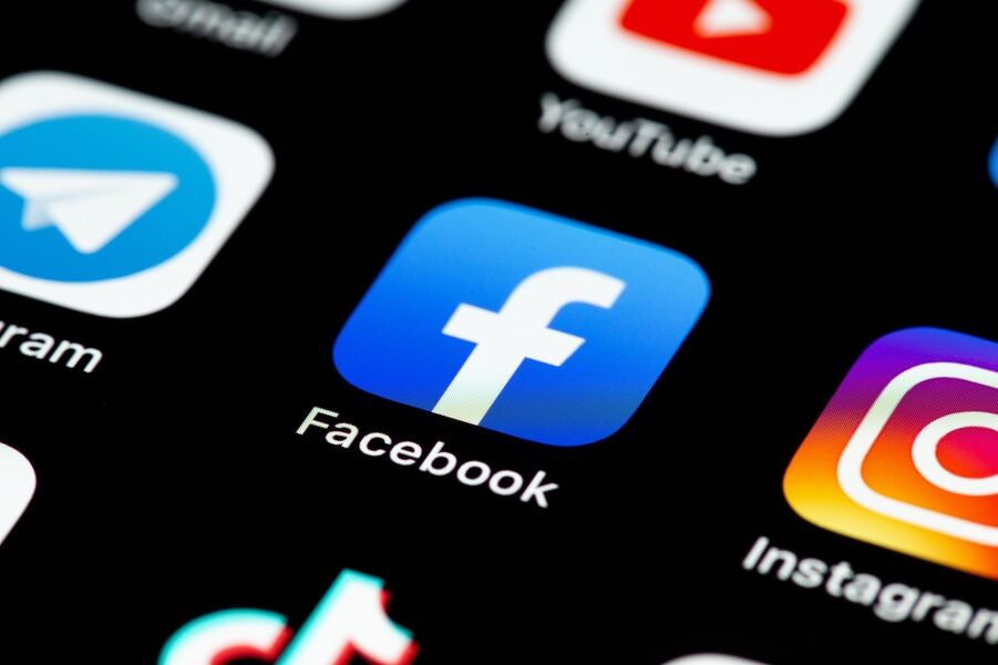 Kaip ištrinti „Facebook“ paskyrą ir išsaugoti svarbius duomenis: eksperto patarimai