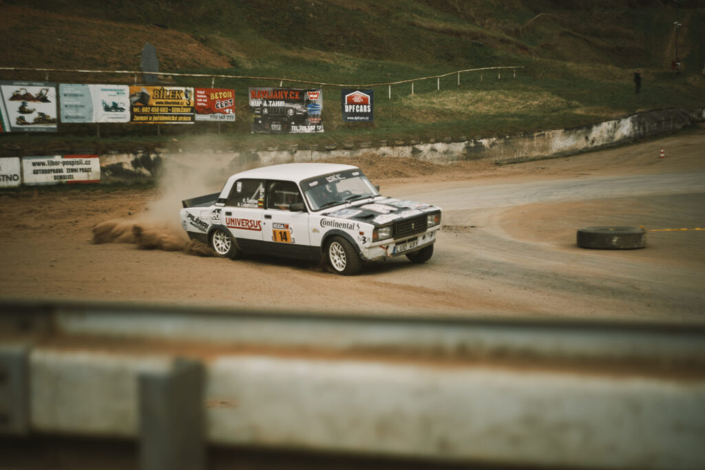 Lietuvos ekipažai sėkmingai pasirodė klasikinių automobilių ralyje „Rallye Prague Revival“